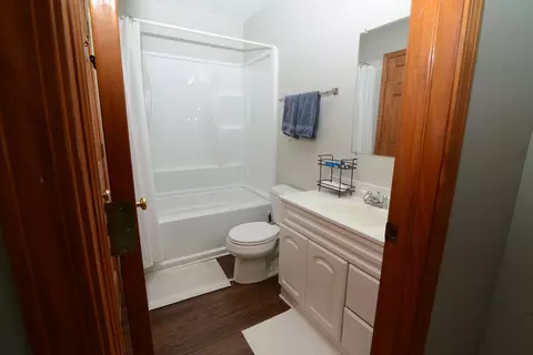 Bath - 107 S River Rd, Mchenry, IL 60051 photo 3 of 3