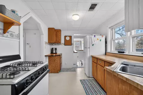 Kitchen - 530 E Main St, Morris, IL 60450 photo 7 of 7