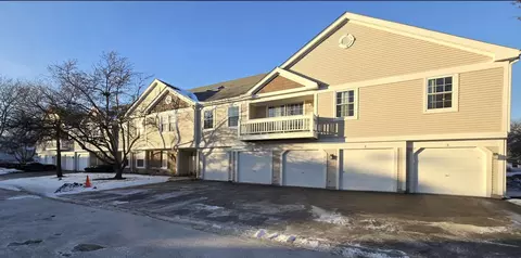 1241 Ballantrae Pl #E, Mundelein, IL 60060
