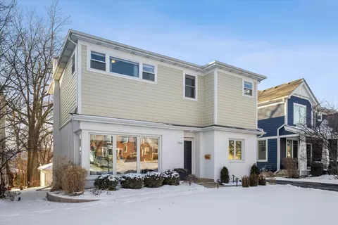 566 S Cedar Ave, Elmhurst, IL 60126