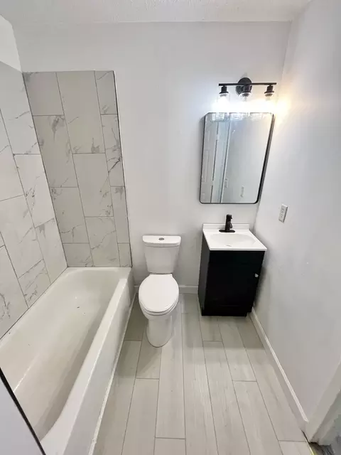 Bath - 101 N Orr Dr #1, Normal, IL 61761 photo 3 of 8