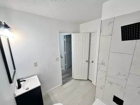 Bath - 101 N Orr Dr #1, Normal, IL 61761 photo 5 of 8