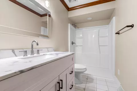 Bath - 11738 Southgate Rd, Roscoe, IL 61073 photo 1 of 4
