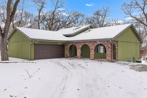11738 Southgate Rd, Roscoe, IL 61073