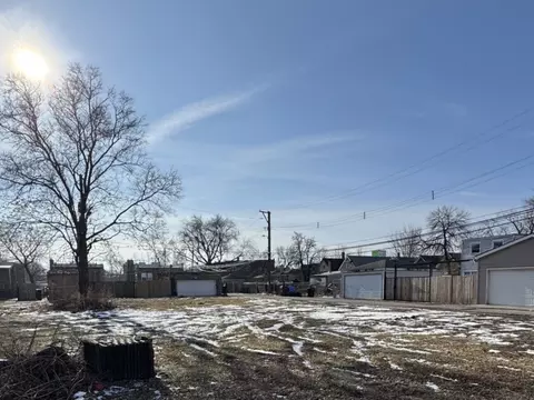 3347 W Iowa St, Chicago, IL 60651