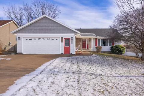 2731 N 11th St, Clinton, IA 52732