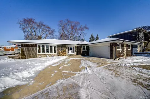 8544 Pine St, Orland Park, IL 60462