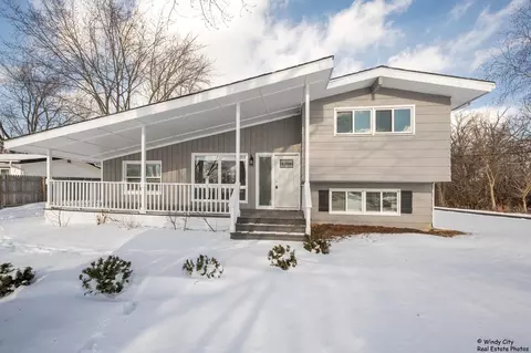 2208 Sprucewood Ln, Lindenhurst, IL 60046
