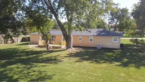 Exterior - 19 Brookside Ln, Bristol, IL 60512 photo 6 of 8