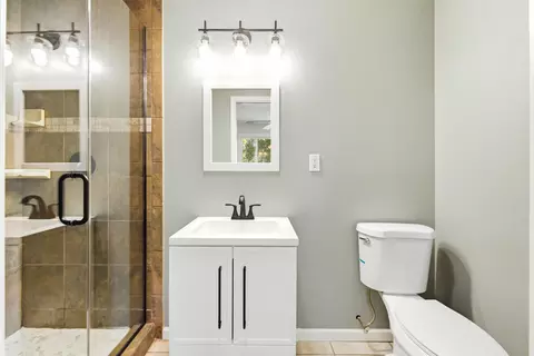 Bath - 19 Brookside Ln, Bristol, IL 60512 photo 1 of 4