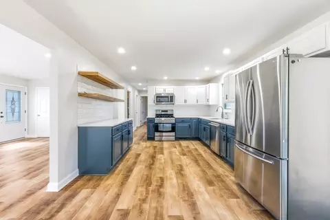 Kitchen - 19 Brookside Ln, Bristol, IL 60512 photo 5 of 6