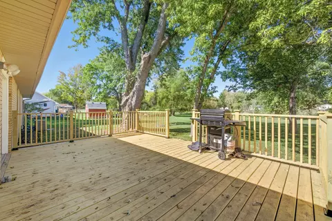 Exterior - 19 Brookside Ln, Bristol, IL 60512 photo 5 of 8