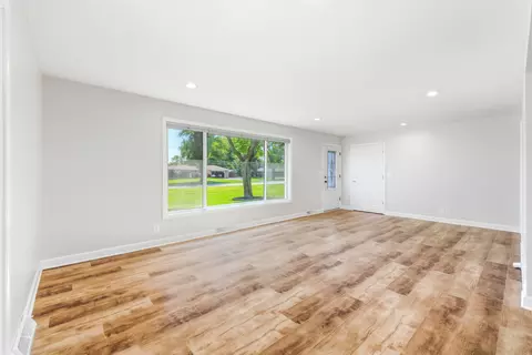 Living - 19 Brookside Ln, Bristol, IL 60512 photo 5 of 5