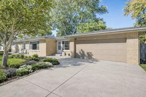 19 Brookside Ln, Bristol, IL 60512