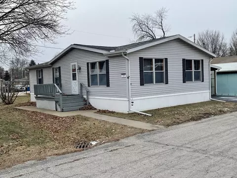 605 Pine St #18, Normal, IL 61761