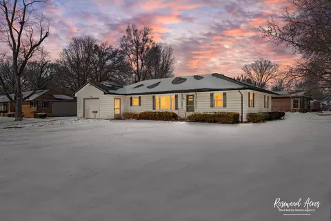 160 E Pendexter Ave, Watseka, IL 60970