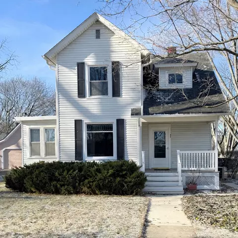 55 Garfield St, Oswego, IL 60543
