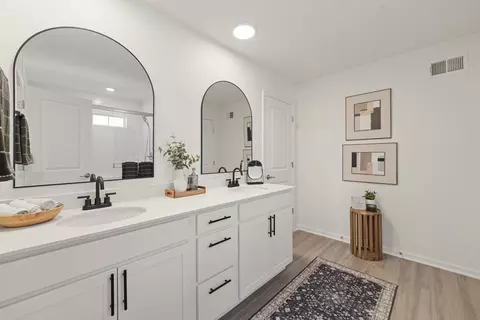 Bath - 25220 W Zoumar Dr, Plainfield, IL 60586 photo 2 of 4