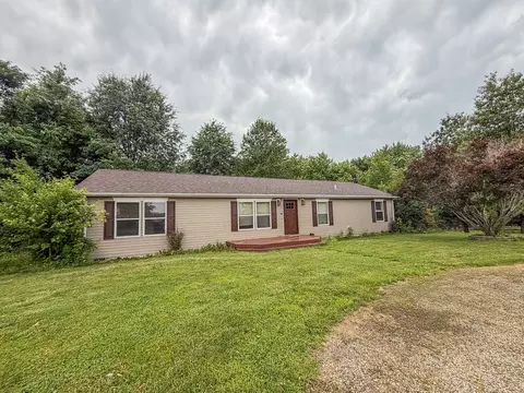 416 N White Oak St, Camargo, IL 61919