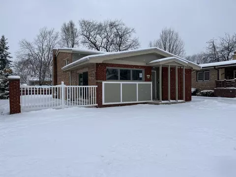 10420 S Kildare Ave, Oak Lawn, IL 60453
