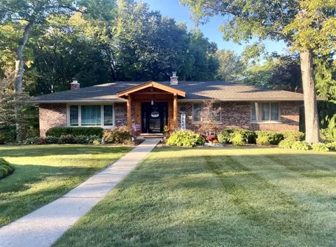 724 Ridge Rd, Lemont, IL 60439