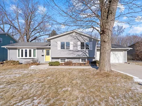 2624 E George Washington Blvd, Davenport, IA 52803