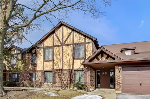 1720 Lakecliffe Dr #A, Wheaton, IL 60189
