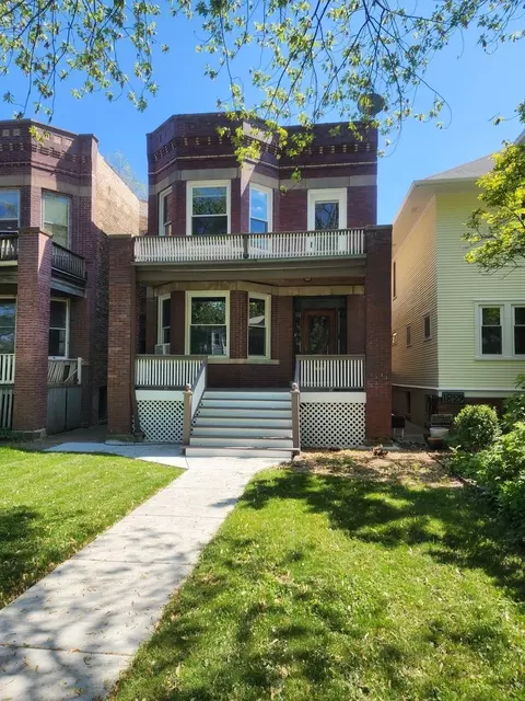1823 W Greenleaf Ave, Chicago, IL 60626