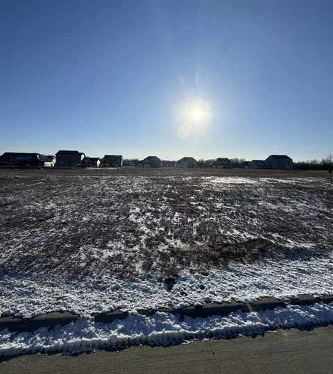 344 Linda Ln, Riverdale, IA 52722