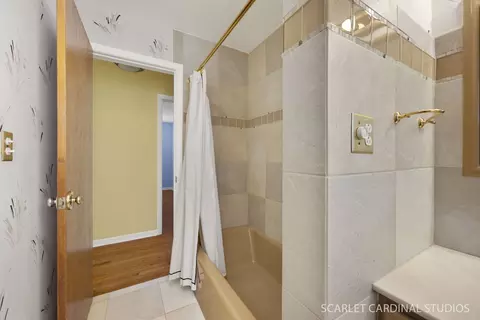 Bath - 110 Travers Ave, Wheaton, IL 60187 photo 2 of 2