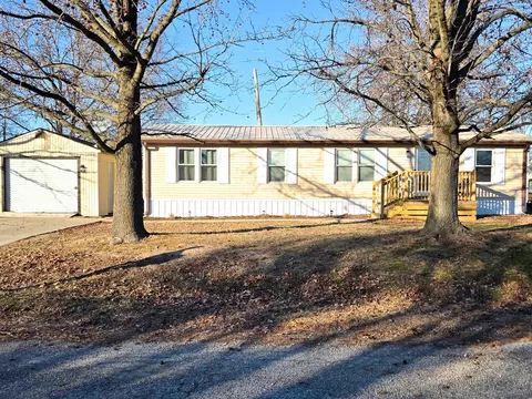1060 W 5th St, Flora, IL 62839 photo 7