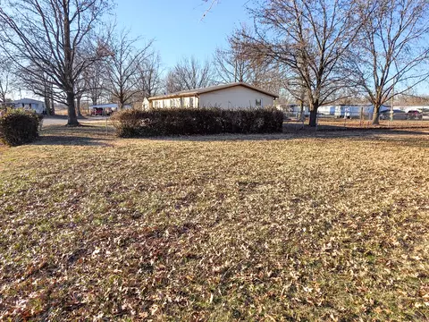 1060 W 5th St, Flora, IL 62839 photo 6