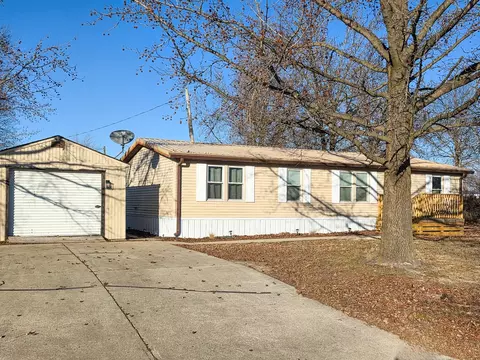1060 W 5th St, Flora, IL 62839 photo 5