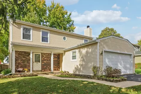 210 E Lakeside Dr, Vernon Hills, IL 60061