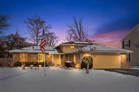 883 Honey Ln, Crete, IL 60417