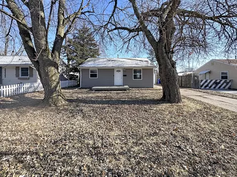 2031 N Fairmount St, Davenport, IA 52804