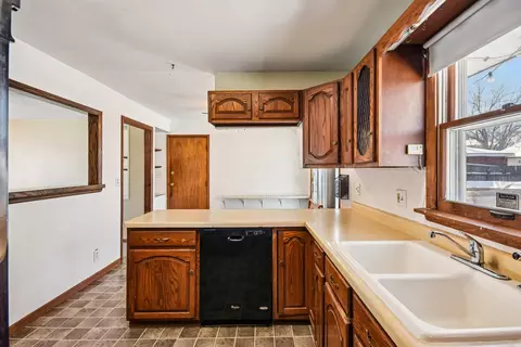 Kitchen - 1252 Park Blvd, Morris, IL 60450 photo 2 of 3