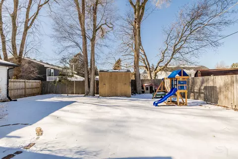 Exterior - 610 W Wegner Rd, Mchenry, IL 60051 photo 6 of 7