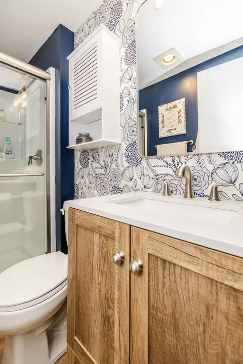 Bath - 610 W Wegner Rd, Mchenry, IL 60051 photo 2 of 4