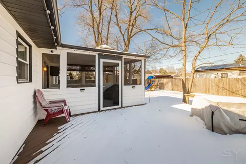 Exterior - 610 W Wegner Rd, Mchenry, IL 60051 photo 5 of 7