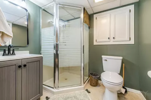 Bath - 610 W Wegner Rd, Mchenry, IL 60051 photo 4 of 4