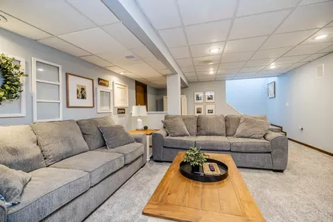 Living - 610 W Wegner Rd, Mchenry, IL 60051 photo 3 of 3