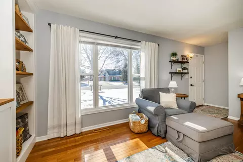 Living - 610 W Wegner Rd, Mchenry, IL 60051 photo 2 of 3