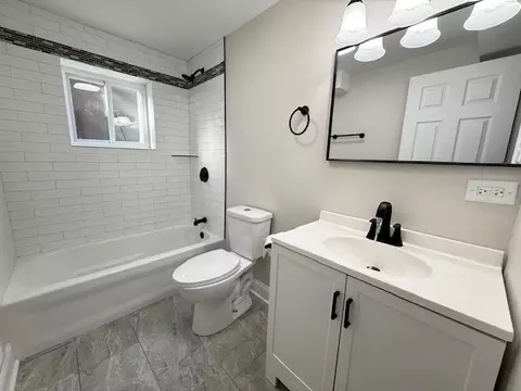Bath - 1721 E 91st Pl, Chicago, IL 60617 photo 2 of 2