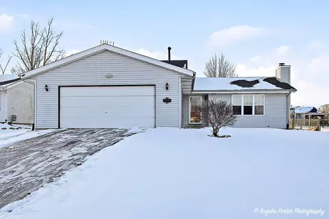 130 Sundance Trl, Capron, IL 61012