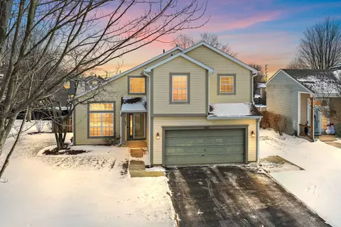 760 Normandy Ln, Lake In The Hills, IL 60156