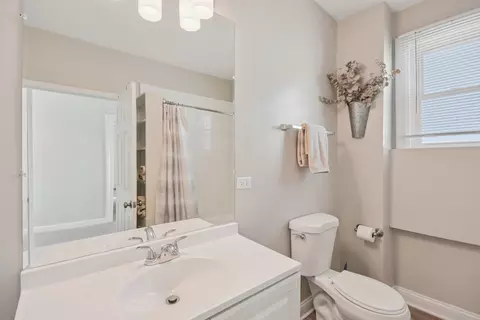 Bath - 458 West Ave, Morris, IL 60450 photo 1 of 2