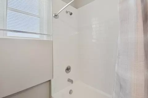 Bath - 458 West Ave, Morris, IL 60450 photo 2 of 2