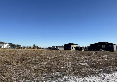 421 Mason Dr, Riverdale, IA 52722