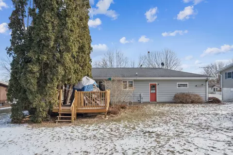 Exterior - 302 Baker St, Fulton, IL 61252 photo 3 of 4